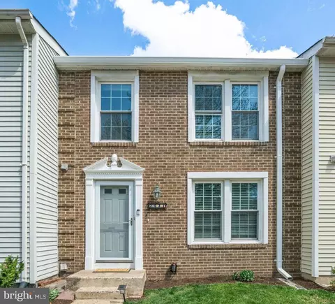 2031 Brooks Square Pl, Falls Church, VA 22043