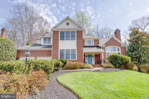 8292 Private Ln, Annandale, VA 22003