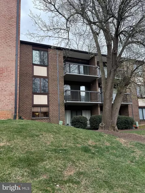 9709 Kings Crown Ct #2, Fairfax, VA 22031