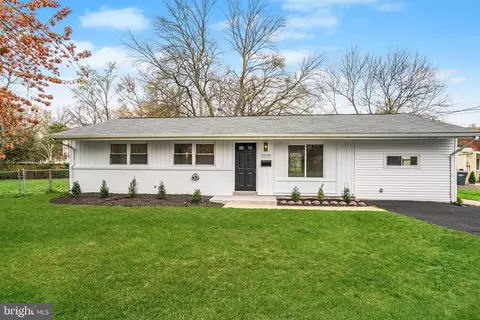 8008 Ashboro Dr, Alexandria, VA 22309