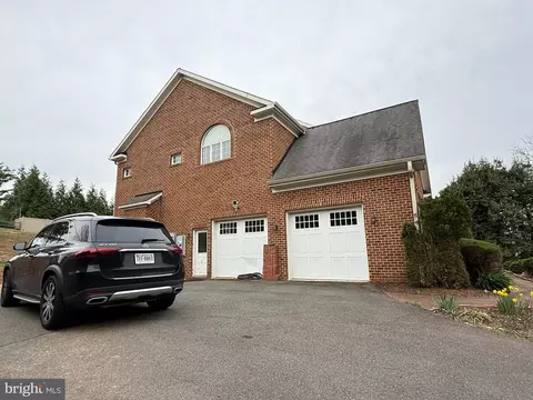 6634 Brawner St, Mclean, VA 22101 photo 3