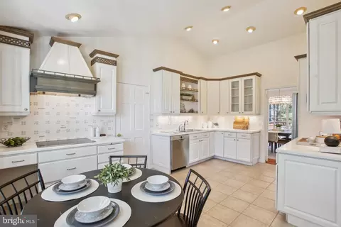6210 Kilcullen Dr, Mclean, VA 22101 photo 5