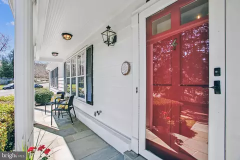 6210 Kilcullen Dr, Mclean, VA 22101 photo 2