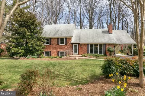 4917 Kingston Dr, Annandale, VA 22003