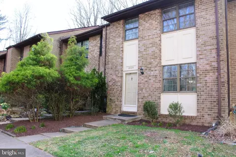 2020 Headlands Cir, Reston, VA 20191