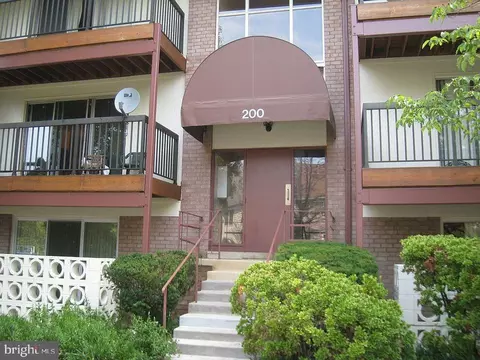 200 Park Terrace Ct SE #9, Vienna, VA 22180