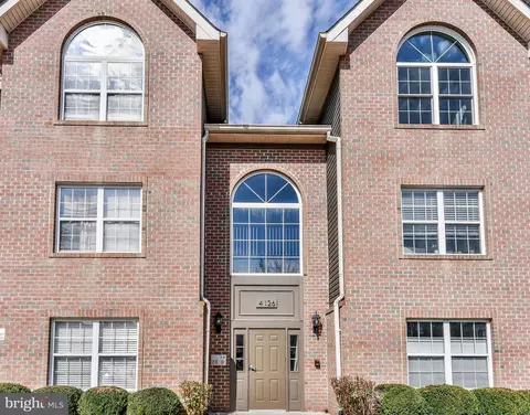 4126 L Monument Ct #302, Fairfax, VA 22033
