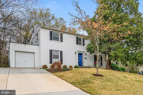 830 Neal Dr, Alexandria, VA 22308