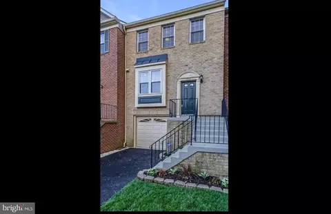 7715 Solomon Seal Dr, Springfield, VA 22152