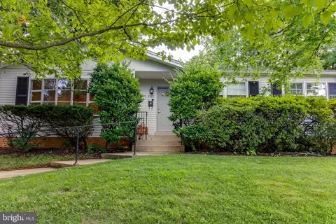 8407 Berea Ct, Vienna, VA 22180