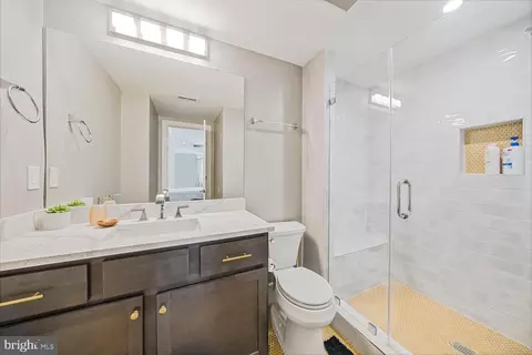 Bath - 1109 Towlston Rd, Mclean, VA 22102 photo 7 of 8
