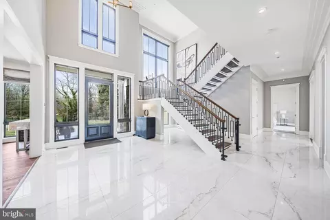 Entry Way - 1109 Towlston Rd, Mclean, VA 22102 photo 8 of 10