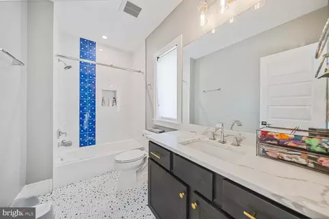 Bath - 1109 Towlston Rd, Mclean, VA 22102 photo 8 of 8