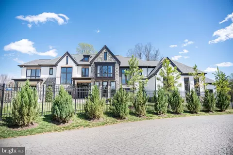 Exterior - 1109 Towlston Rd, Mclean, VA 22102 photo 2 of 13
