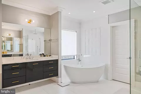 Bath - 1109 Towlston Rd, Mclean, VA 22102 photo 2 of 8