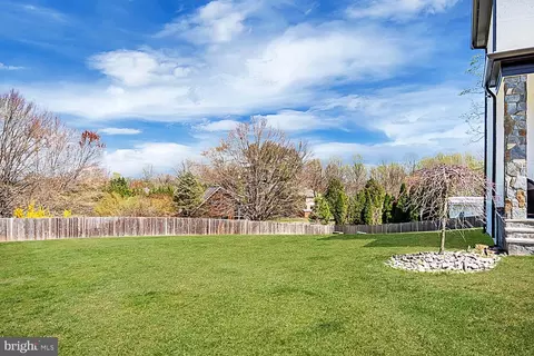 Exterior - 1109 Towlston Rd, Mclean, VA 22102 photo 8 of 13