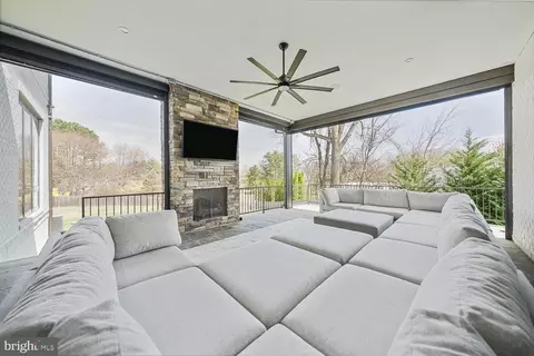 Exterior - 1109 Towlston Rd, Mclean, VA 22102 photo 7 of 13