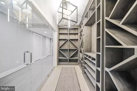 Entry Way - 1109 Towlston Rd, Mclean, VA 22102 photo 6 of 10