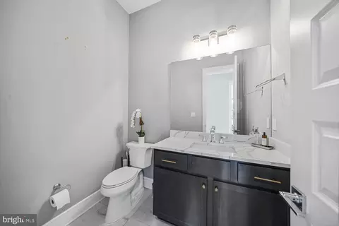 Entry Way - 1109 Towlston Rd, Mclean, VA 22102 photo 7 of 10