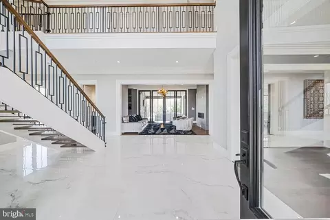Entry Way - 1109 Towlston Rd, Mclean, VA 22102 photo 3 of 10