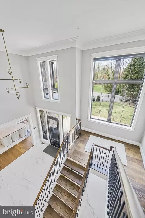 Entry Way - 1109 Towlston Rd, Mclean, VA 22102 photo 5 of 10