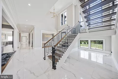 Entry Way - 1109 Towlston Rd, Mclean, VA 22102 photo 4 of 10
