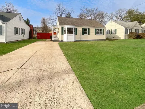 6902 Westcott Rd, Falls Church, VA 22042