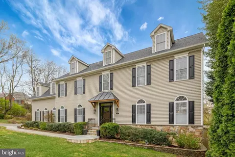 546 Malcolm Rd NW, Vienna, VA 22180