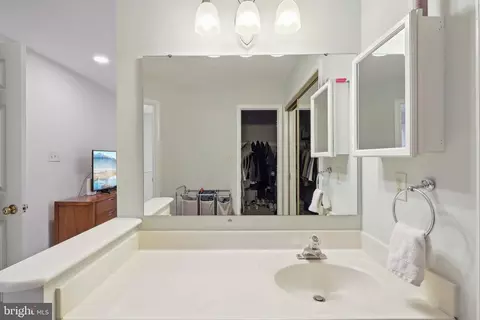 Bath - 9029 Scott St, Springfield, VA 22153 photo 2 of 6