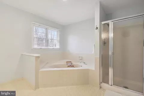 Bath - 9029 Scott St, Springfield, VA 22153 photo 4 of 6