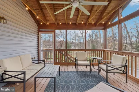 Exterior - 9029 Scott St, Springfield, VA 22153 photo 5 of 16