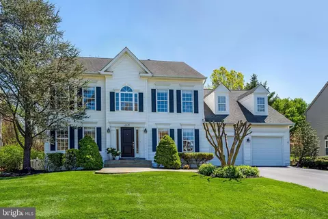 2619 Meadow Hall Dr, Herndon, VA 20171