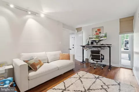 11599 Maple Ridge Rd, Reston, VA 20190 photo 4