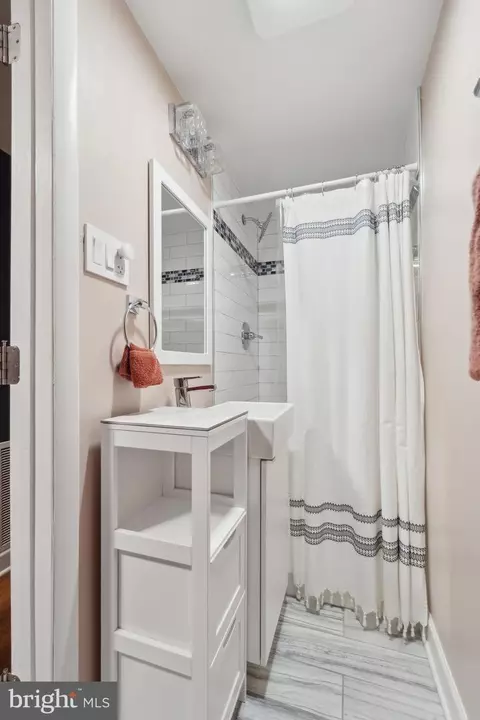 11599 Maple Ridge Rd, Reston, VA 20190 photo 6