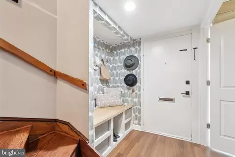 11599 Maple Ridge Rd, Reston, VA 20190 photo 3