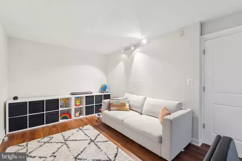 11599 Maple Ridge Rd, Reston, VA 20190 photo 5