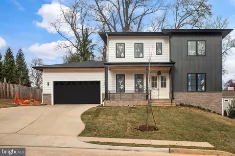 2905 Gray St, Oakton, VA 22124