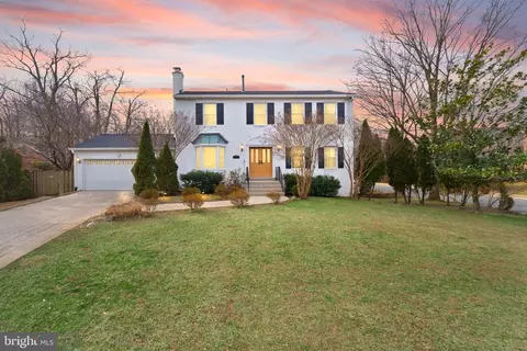 8011 Oak St, Dunn Loring, VA 22027