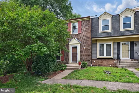 5914 Grisby House Ct, Centreville, VA 20120