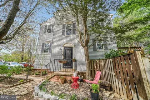 6151 Green Hollow Ct, Springfield, VA 22152