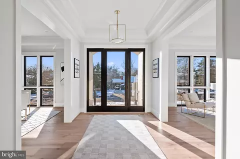 Entry Way - 1944 Massachusetts Ave, Mclean, VA 22101 photo 1 of 3