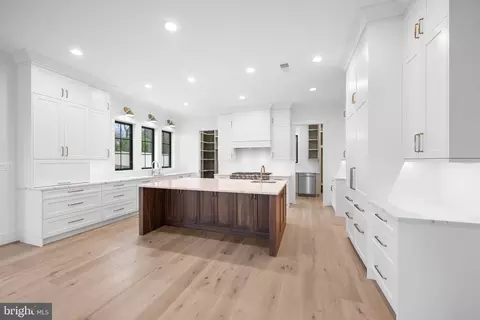 Kitchen - 1944 Massachusetts Ave, Mclean, VA 22101 photo 2 of 2