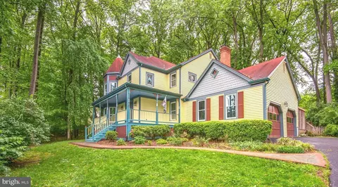 6814 Braddock Rd, Annandale, VA 22003