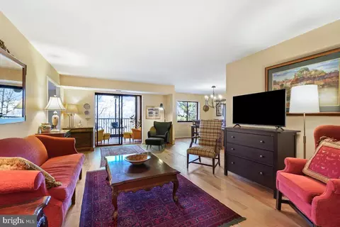 5903 Mount Eagle Dr #106, Alexandria, VA 22303