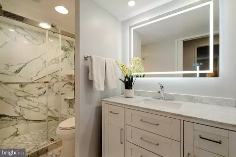 5904 Mount Eagle Dr #412, Alexandria, VA 22303