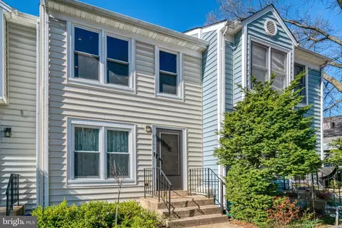 6167 Glen Eagles Ct #18, Falls Church, VA 22044