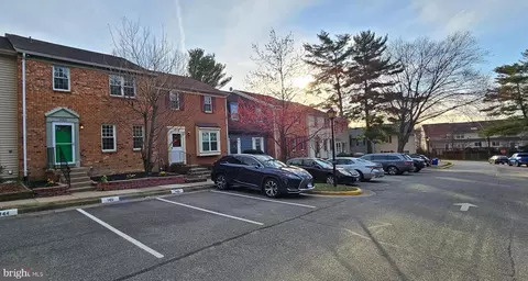 8210 Stationhouse Ct, Lorton, VA 22079