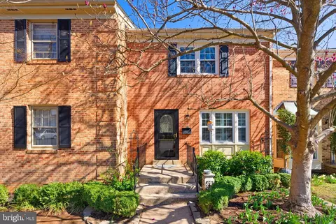 4533 Maxfield Dr, Annandale, VA 22003