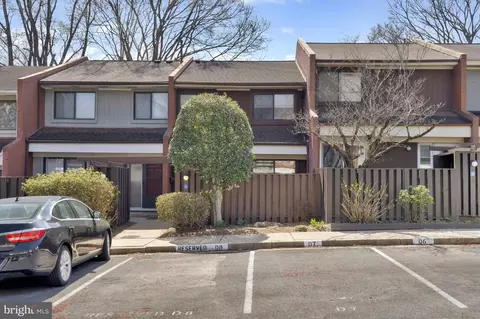 1353 Northgate Sq, Reston, VA 20190