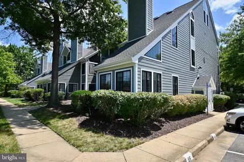6008 Ellesmere Ct #17B, Alexandria, VA 22315